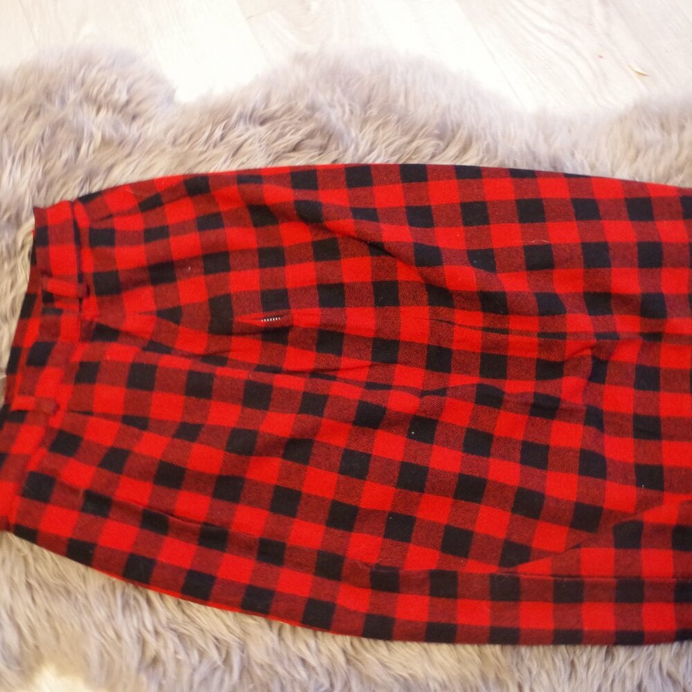 Vintage Plaid ladies Skirt By Junior House Milwaukee 100% Wool